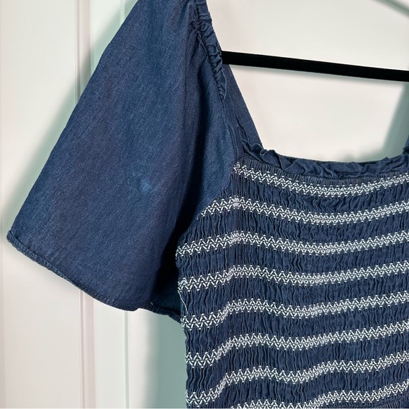 Draper James Deana Smocked Dress Chambray Dark Wash size M - Picture 3 of 8